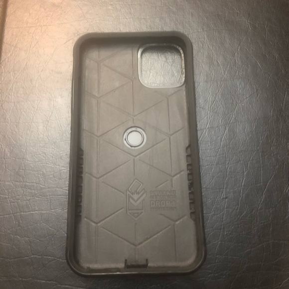 11 Pro max OtterBox case and clear Amazon case - Picture 6 of 10